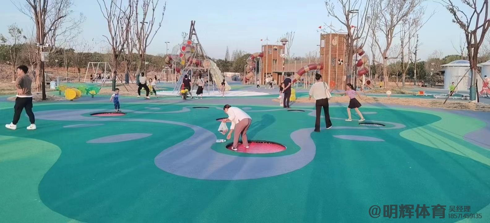 岗巴公园跑道是用什么材料做成的